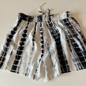 Have Black & White Tie-Dye Elastic Waist Shorts